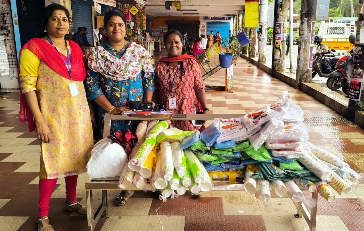ചെങ്ങന്നൂര്‍ നഗരസഭ ആരോഗ്യ വിഭാഗം സ്‌ക്വാഡ് 22 കിലോ പ്ലാസ്റ്റിക് ഉത്പന്നങ്ങള്‍ പിടികൂടി